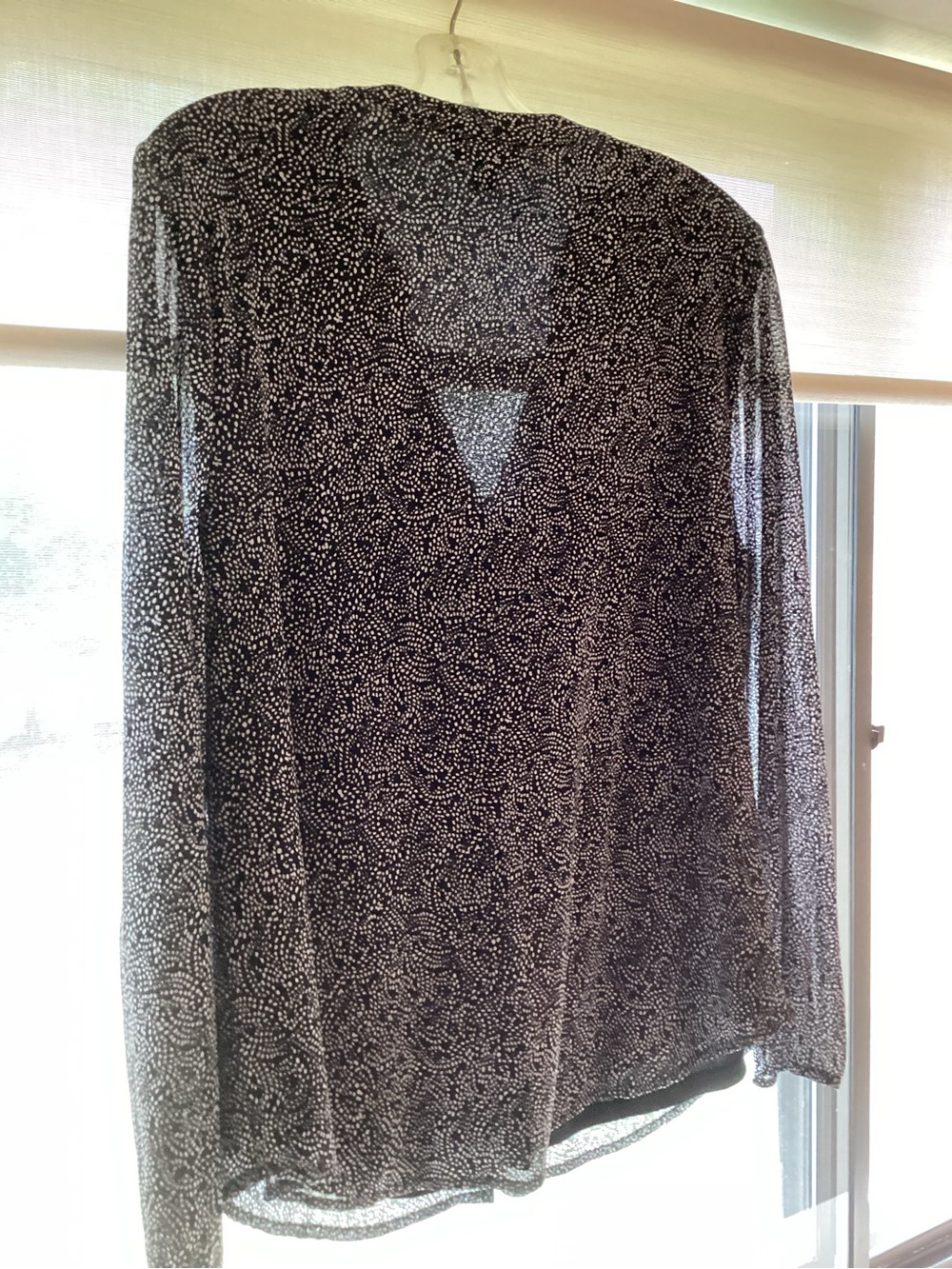 Lot two Black and White Blouses - Picture 7 of 16